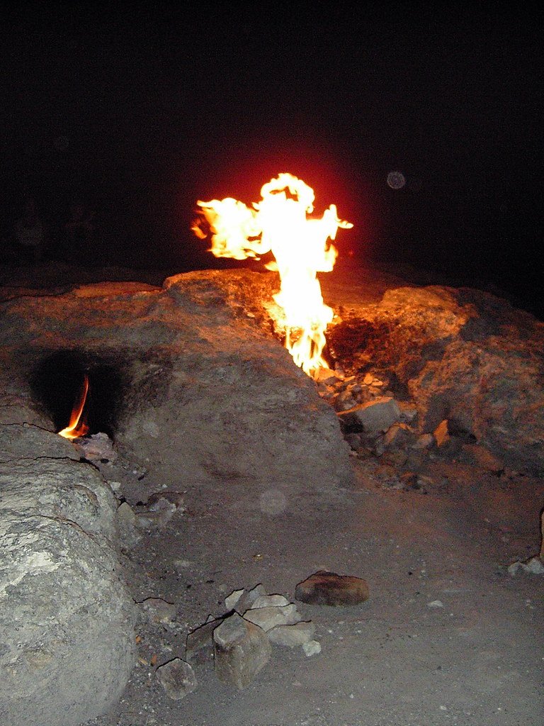 Die ewigen Flammen der Chimära bei Olympos in der Nacht