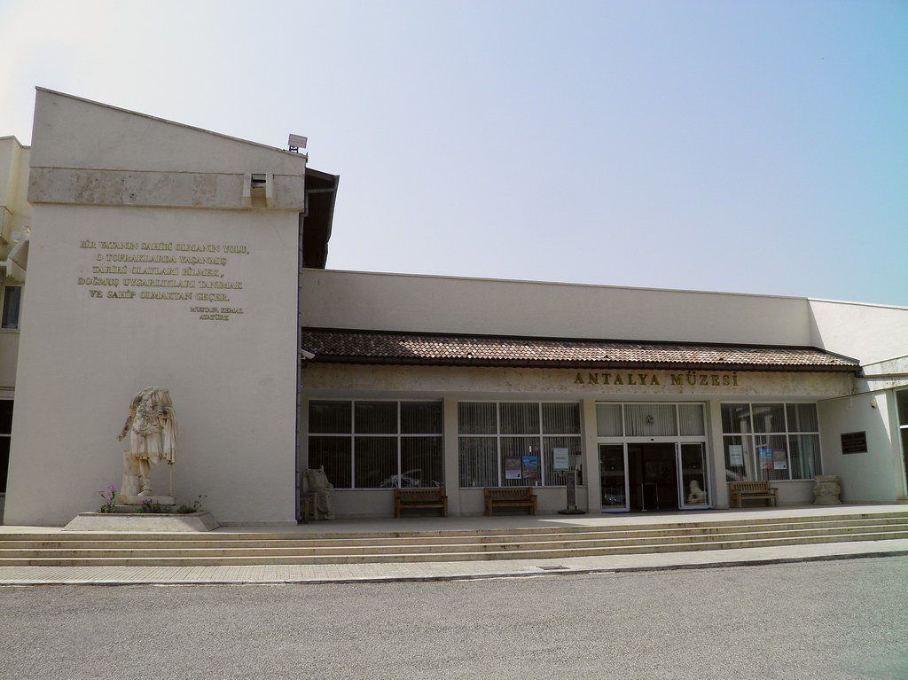 Eingang des Archäologischen Museums Antalya