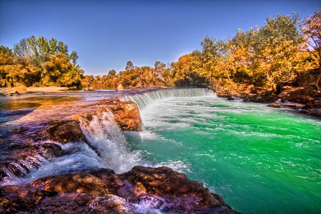 Breite Kaskade des Manavgat-Wasserfalls